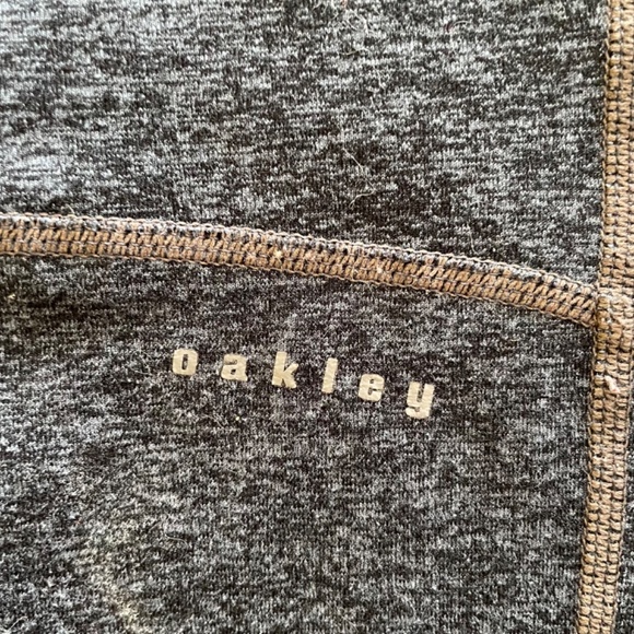 Oakley women’s size small mid calf stretch gray sporting leggings - Picture 2 of 7